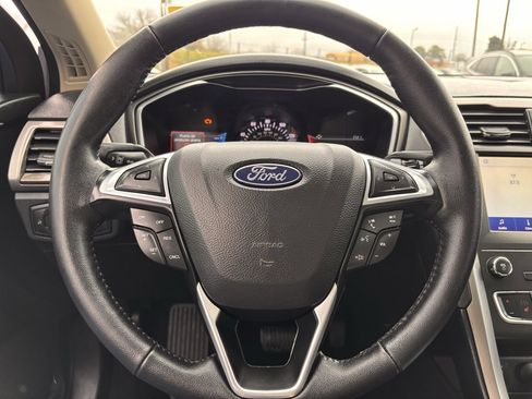 Used 2020 Ford Fusion SEL image 3
