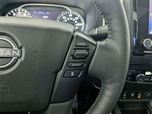 Used 2022 Nissan Frontier SV w/ SV Premium Package image 17