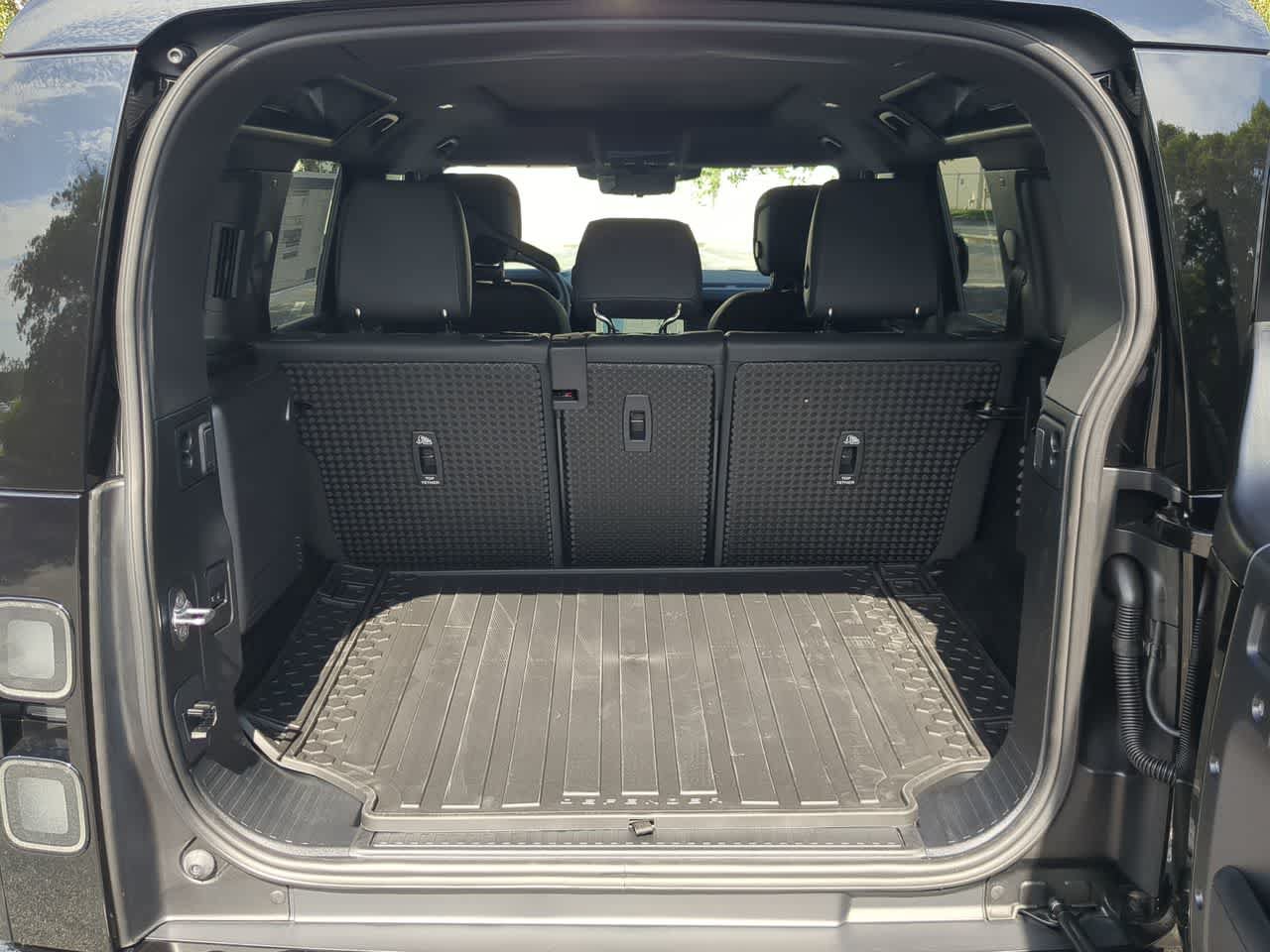 New 2026 Land Rover Defender 110 X-Dynamic SE AWD/4WD image 36
