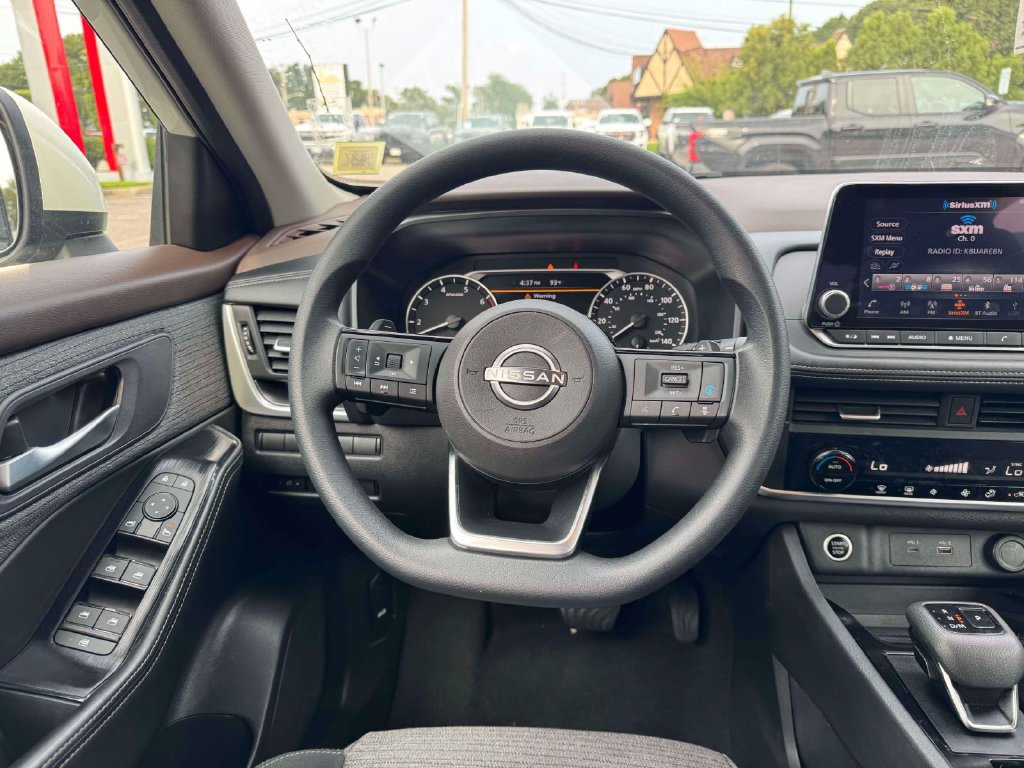 Used 2023 Nissan Rogue SV AWD/4WD image 22