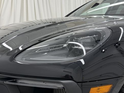 Certified 2023 Porsche Macan S AWD/4WD image 17
