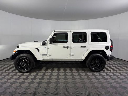 Used 2024 Jeep Wrangler Unlimited Sahara w/ Safety Group AWD/4WD image 11