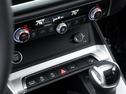 Certified 2025 Audi Q3 2.0T Premium w/ Convenience Package image 13