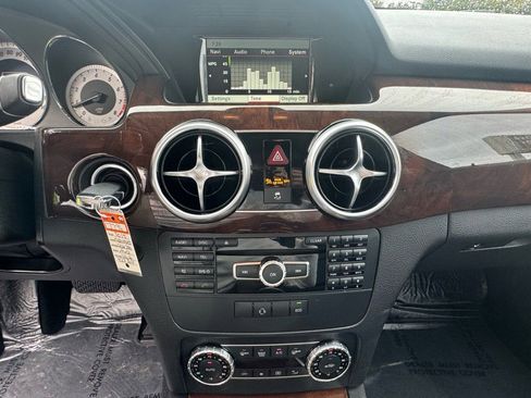 Used 2015 Mercedes-Benz GLK 350 4MATIC image 13