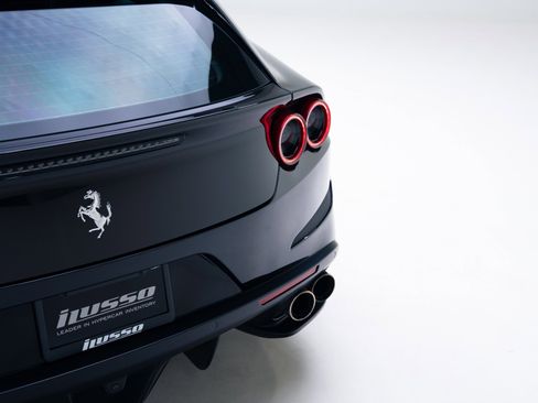 Used 2018 Ferrari GTC4Lusso image 26