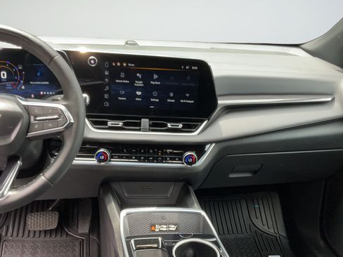 Used 2025 Chevrolet Equinox LT w/ Convenience Package II FWD image 16