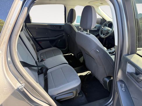 Used 2022 Ford Escape SE FWD image 18