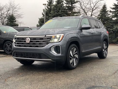 Used 2025 Volkswagen Atlas SEL image 3