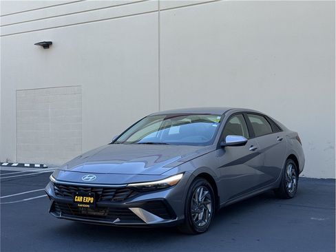 Used 2024 Hyundai Elantra Blue FWD image 1