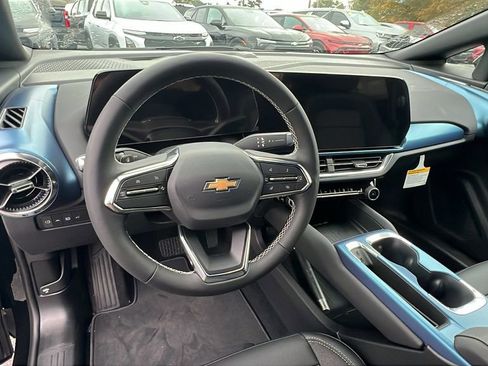 New 2026 Chevrolet Equinox EV LT image 18