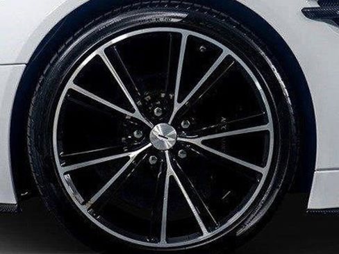 Used 2017 Aston Martin Vanquish S image 19