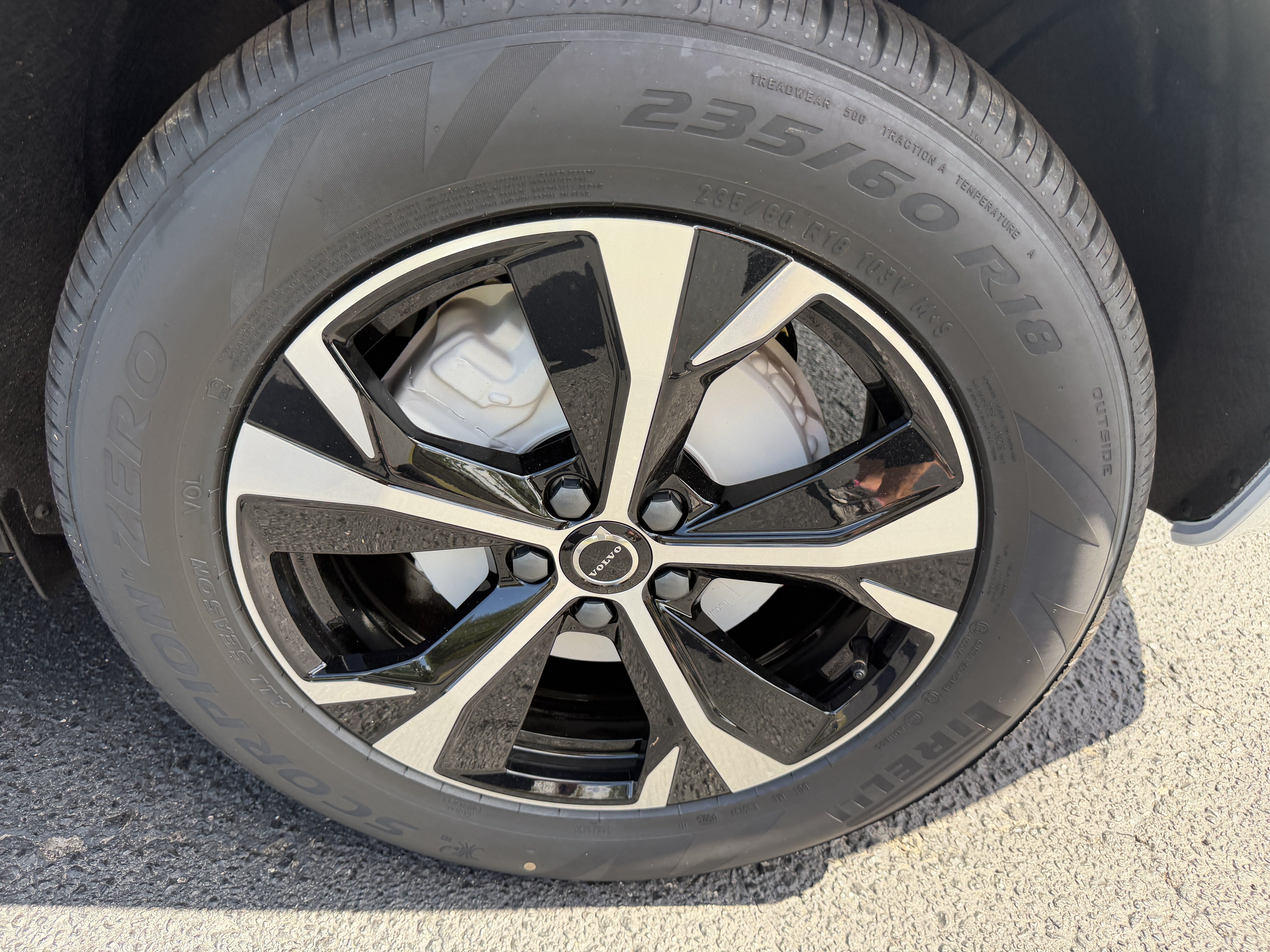 New 2026 Volvo XC60 B5 Core AWD/4WD image 34