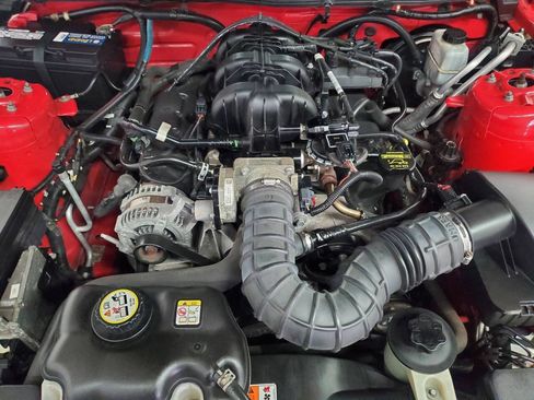 Used 2009 Ford Mustang Premium RWD image 4