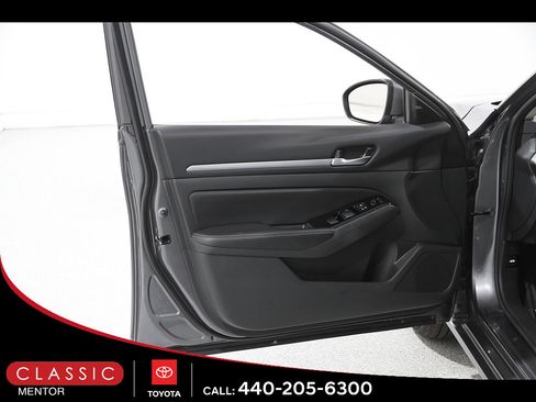 Used 2023 Nissan Altima 2.5 SV FWD image 4