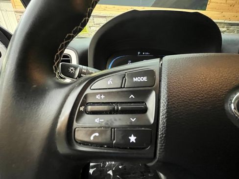 Used 2024 Hyundai Venue Limited FWD image 38