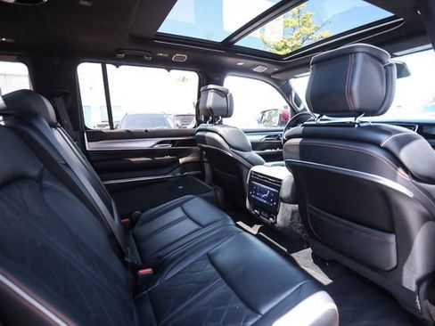 Used 2022 Jeep Grand Wagoneer Series III w/ Flexible Seating Group AWD/4WD image 82