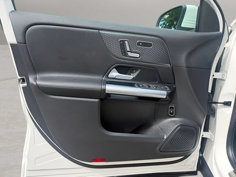 Used 2025 Mercedes-Benz GLA 250 4MATIC image 12