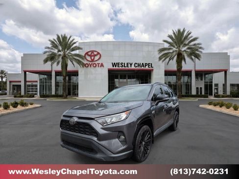 Used 2021 Toyota RAV4 XLE w/ Convenience Package FWD image 1