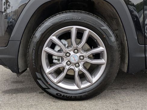 Used 2023 GMC Terrain SLT image 31