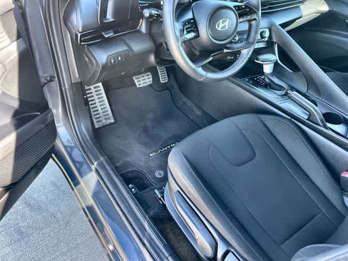 Used 2025 Hyundai Elantra Sport image 3