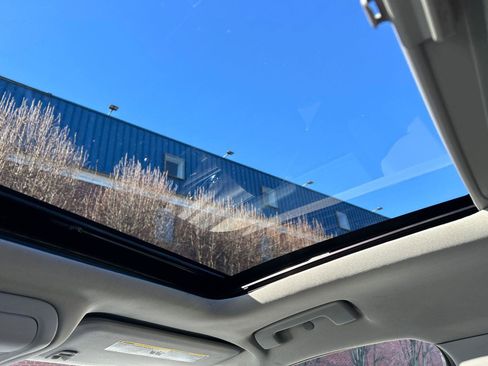 Used 2019 GMC Acadia SLT image 28