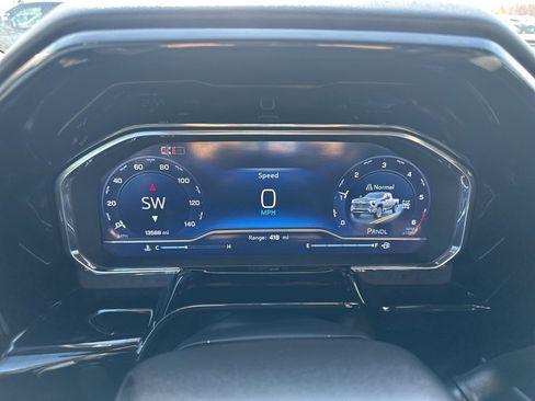 Used 2024 Chevrolet Silverado 2500 LTZ w/ LTZ Plus Package image 2