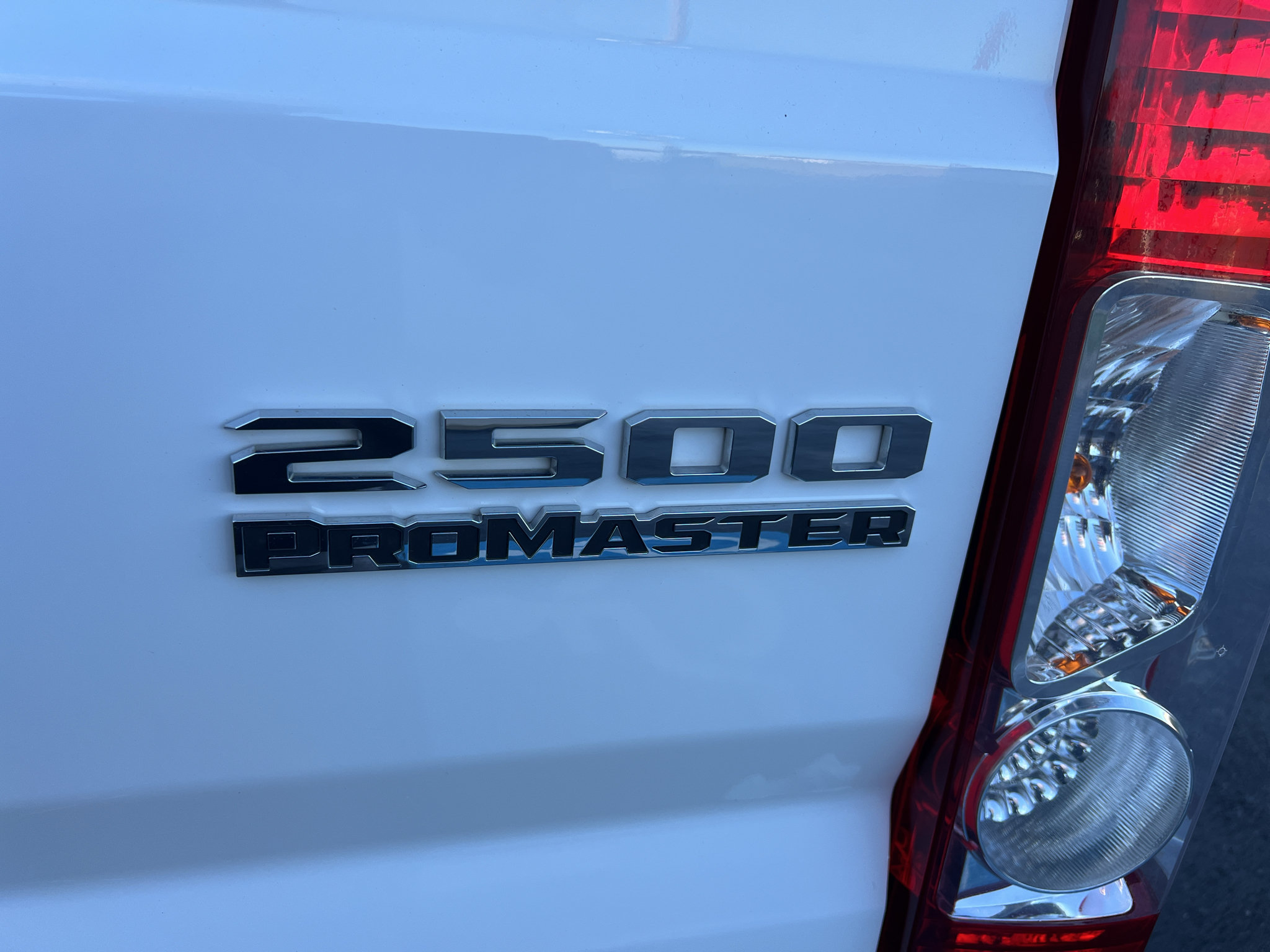 Used 2025 RAM ProMaster 2500 w/ Convenience Group FWD image 11