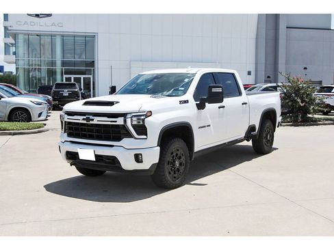Used 2024 Chevrolet Silverado 2500 LTZ w/ LTZ Plus Package AWD/4WD image 3