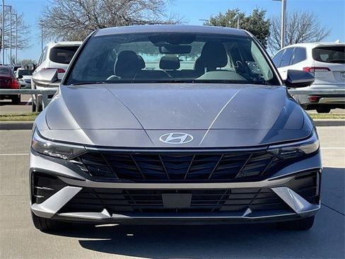Used 2025 Hyundai Elantra SEL image 6