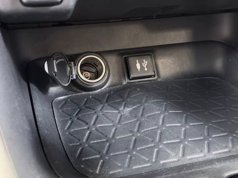 Used 2019 Toyota RAV4 XLE Premium FWD image 48