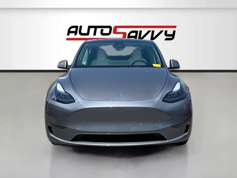 Used 2024 Tesla Model Y Long Range AWD/4WD image 2