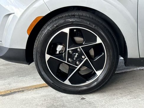 Used 2024 Kia Soul EX FWD image 11