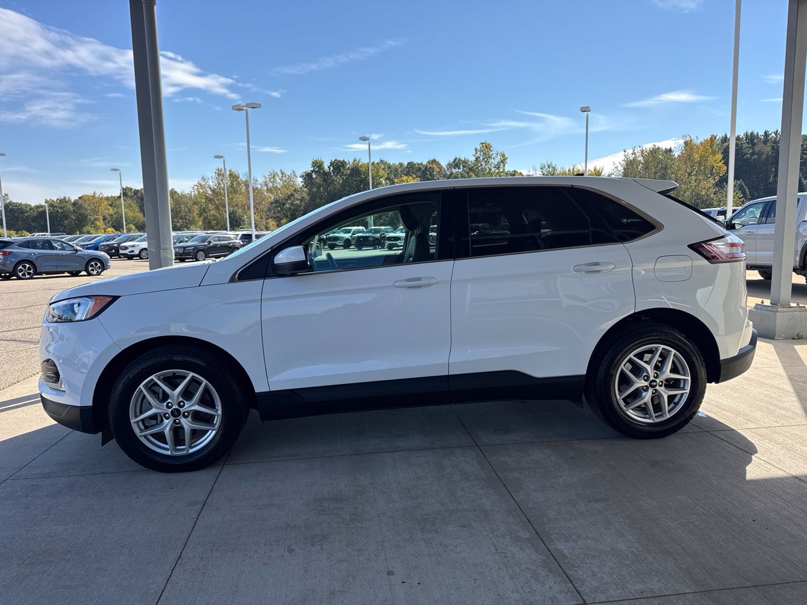 Certified 2024 Ford Edge SEL w/ Convenience Package AWD/4WD image 4