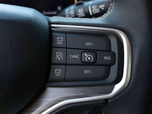 Used 2024 Jeep Wagoneer L Series II AWD/4WD image 56