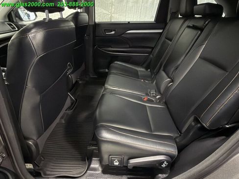 Used 2017 Toyota Highlander XLE AWD/4WD image 9