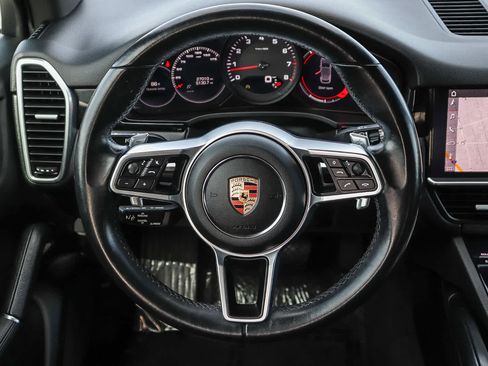 Used 2021 Porsche Cayenne w/ Driver Memory Package image 15