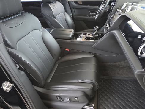 Used 2018 Bentley Bentayga AWD/4WD image 23