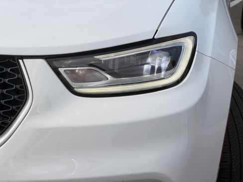Used 2026 Chrysler Pacifica Pinnacle FWD image 13