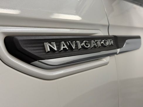 Certified 2023 Lincoln Navigator L Reserve AWD/4WD image 17