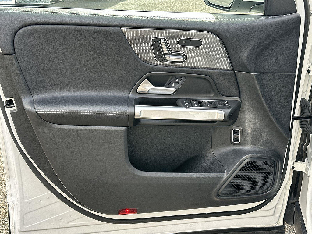 Used 2023 Mercedes-Benz GLB 250 image 20