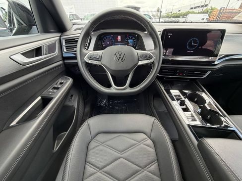Used 2025 Volkswagen Atlas Cross Sport SE AWD/4WD image 29