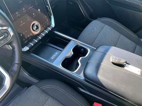 Used 2025 GMC Acadia Elevation image 13