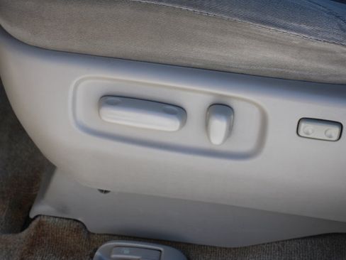 Used 2005 Toyota Sienna LE w/ LE Pkg 4 FWD image 11
