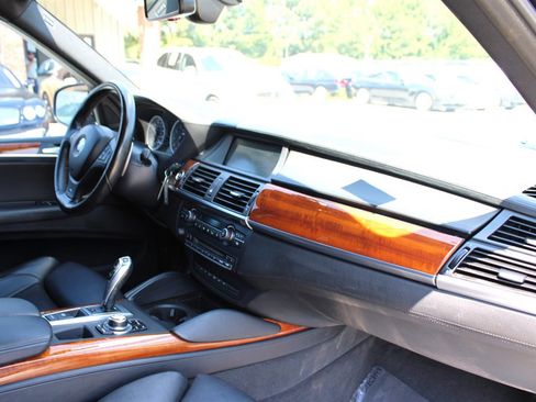 Used 2011 BMW X5 M image 18