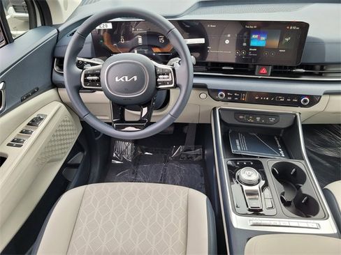 New 2026 Kia Carnival EX image 9