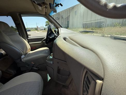 Used 2000 GMC Safari AWD w/ SLT Marketing Option Pkg 3 image 22