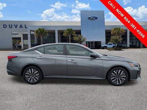 Used 2024 Nissan Altima 2.5 SV image 2