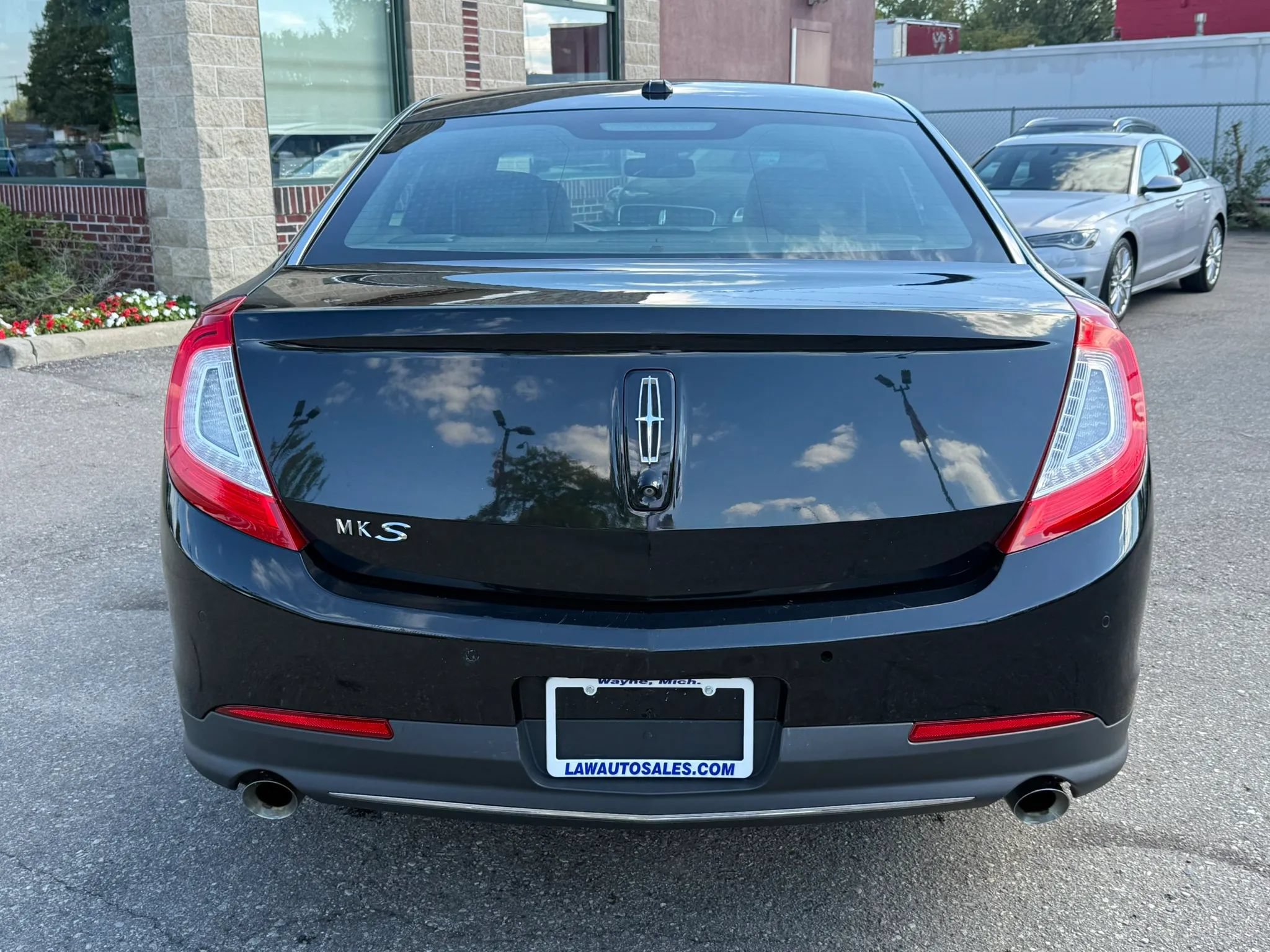Used 2013 Lincoln MKS AWD image 6