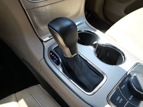 Used 2016 Jeep Grand Cherokee Limited AWD/4WD image 21