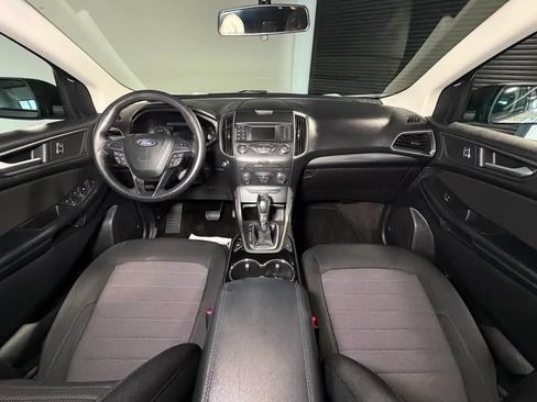 Used 2018 Ford Edge SE FWD image 20